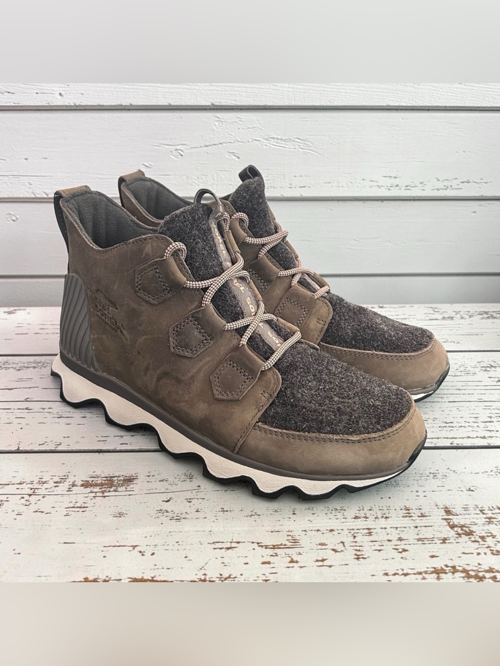 SOREL Women’s Kinetic Caribou Leather Felt Boots Brown Size 9.5